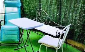 NICE VIEW Jolie Studio avec Jardin